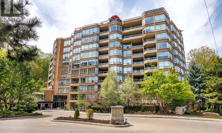 302-3800 Yonge Street