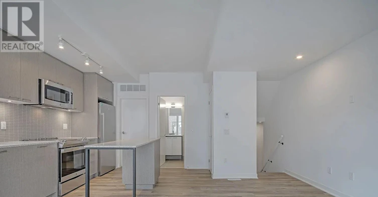 TH4-30 Ed Clark Gardens, Toronto, ON, M6N 0B5 - 3