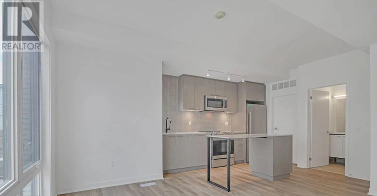 TH4-30 Ed Clark Gardens, Toronto, ON, M6N 0B5 - 2