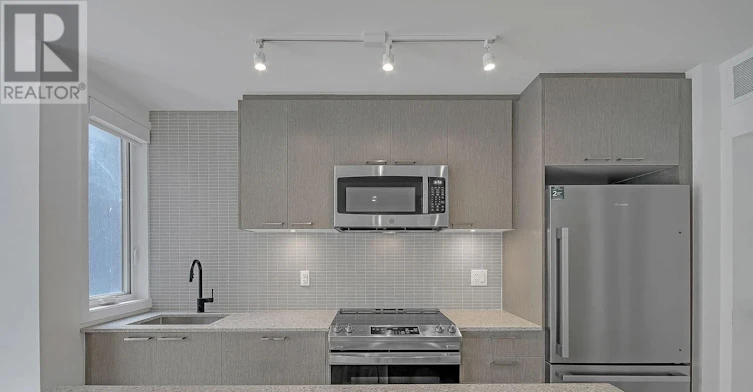 TH4-30 Ed Clark Gardens, Toronto, ON, M6N 0B5 - 5