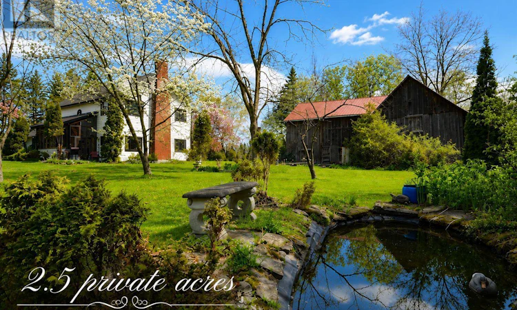 5696 Manotick Main Street