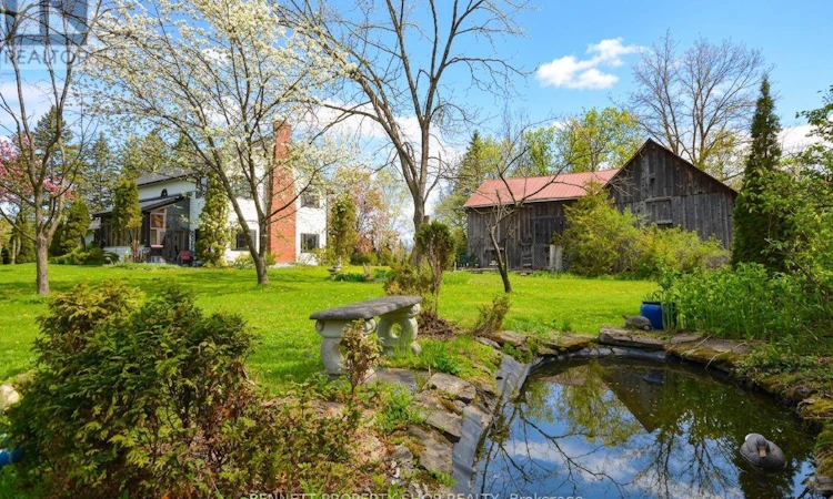 5696 Manotick Main Street