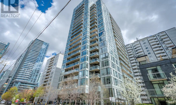 401-83 Redpath Avenue