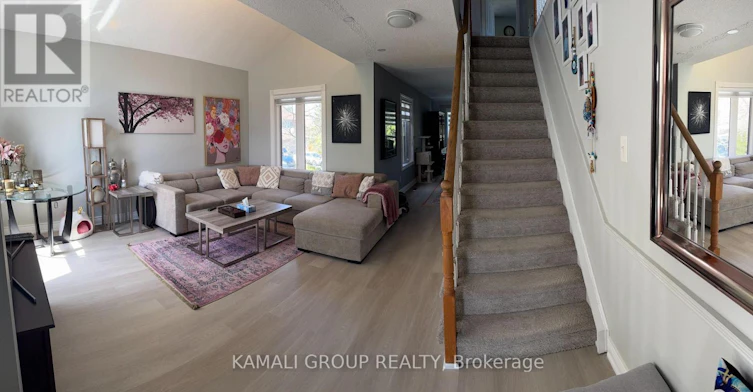 2 Ross Linton Drive, Aurora, ON, L4G 6T3 - 2