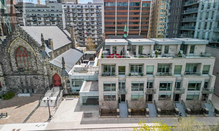 110-416 Sparks Street