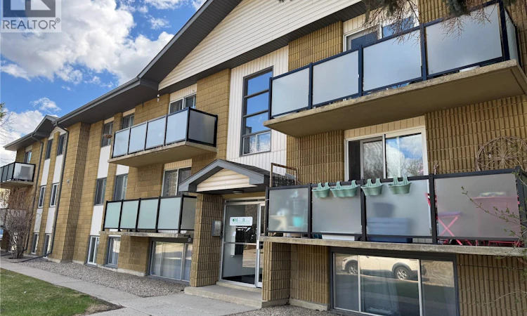 22-111 St Lawrence Crescent