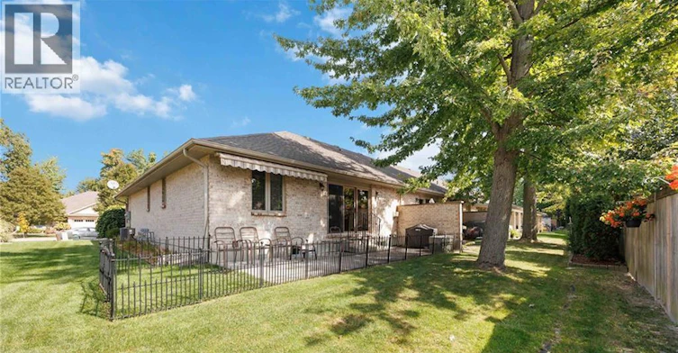 207 Cassandra Boulevard, Sarnia, ON, N7S 0A3 - 2