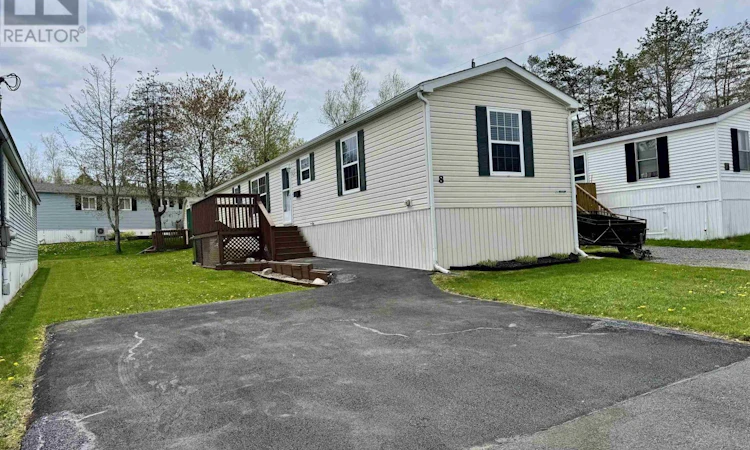 8 Yeadon Drive