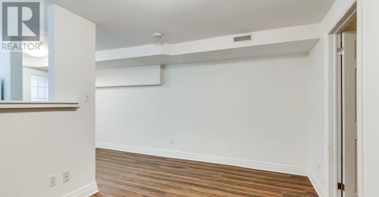 L-116 Gillard Avenue, Toronto, ON, M4J 4N6 - 11