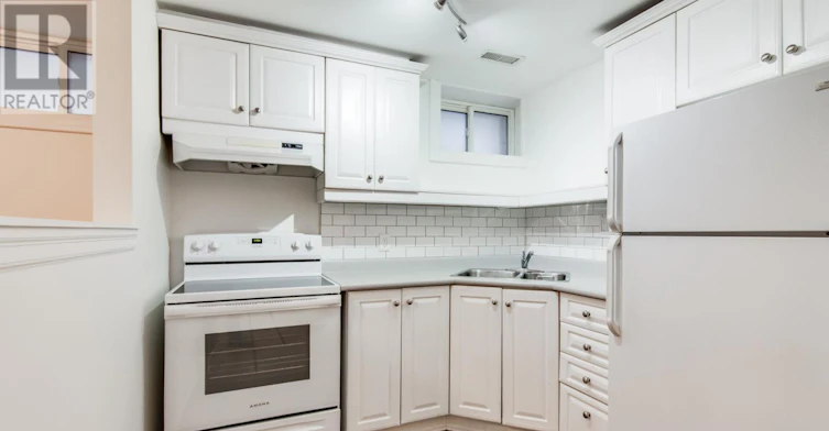 L-116 Gillard Avenue, Toronto, ON, M4J 4N6 - 6