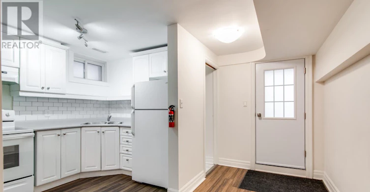 L-116 Gillard Avenue, Toronto, ON, M4J 4N6 - 2