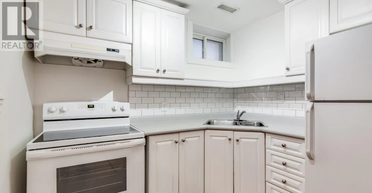 L-116 Gillard Avenue, Toronto, ON, M4J 4N6 - 7