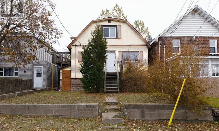 474 Burton Avenue W