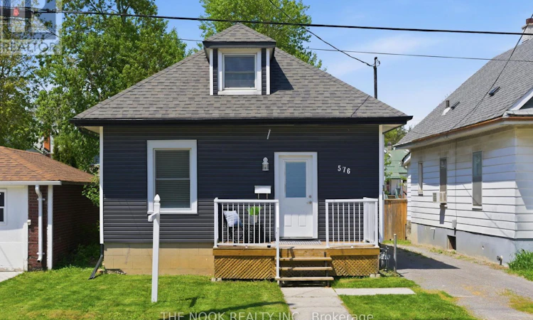 576 Wolfe Street