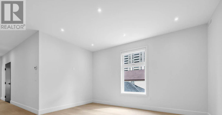 2-909 Castlefield Avenue, Toronto, ON, M6B 1C9 - 26