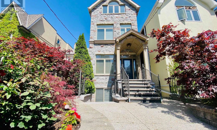 329 Lippincott Street