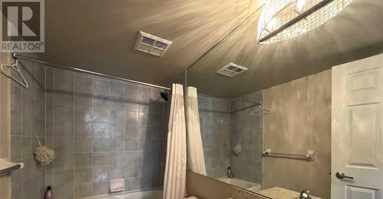 435-3888 Duke Of York Boulevard, Mississauga, ON, L5B 4P5 - 3