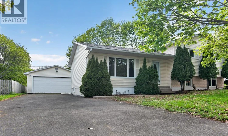 551 Lafleur Street