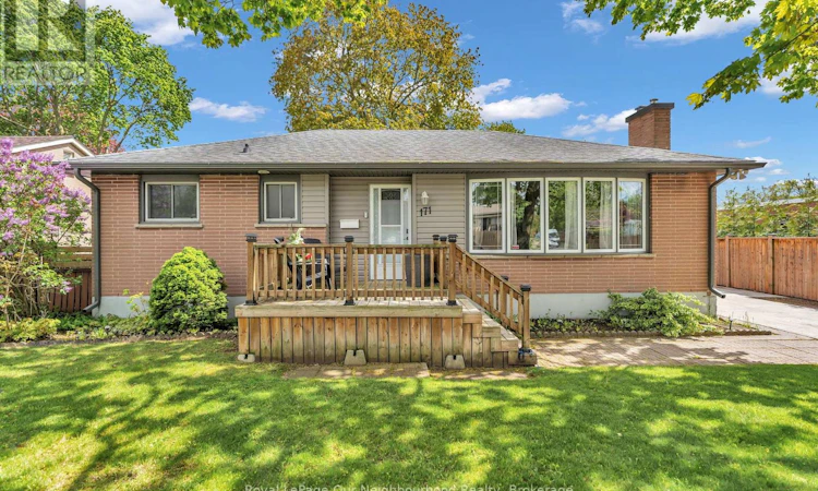 171 Tweedsmuir Avenue