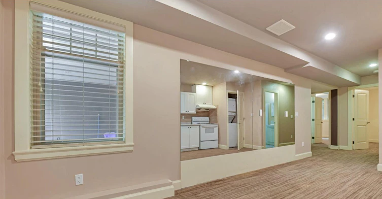 Basement-14066 24 Avenue, Surrey, BC, V4A 2H3 - 4