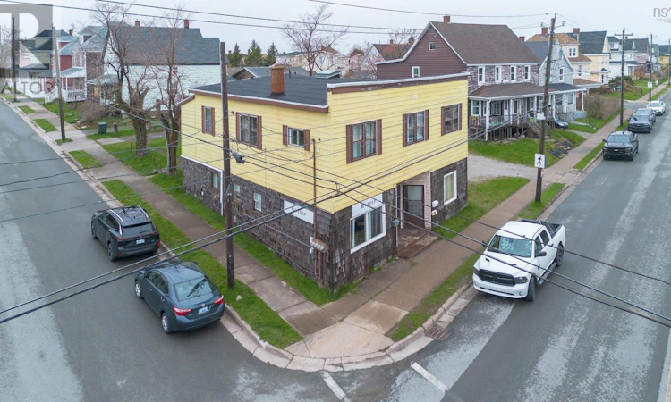 757 Victoria Road