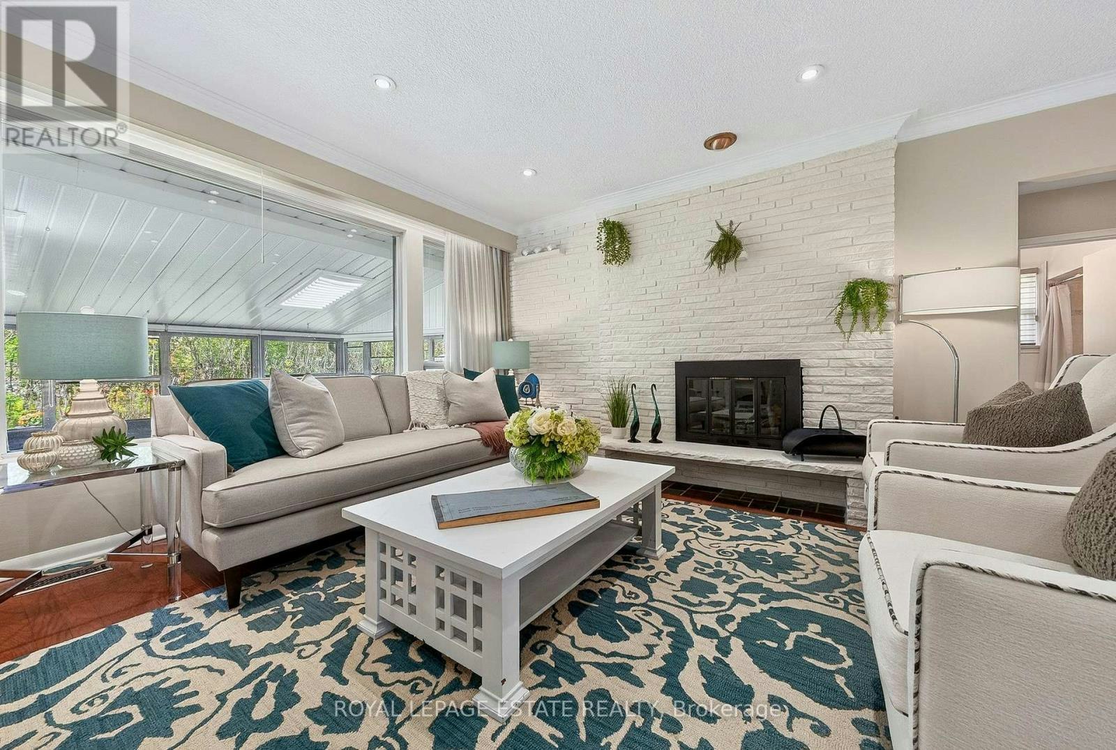8 Wallbridge Court, Toronto, ON, M2R 1W1