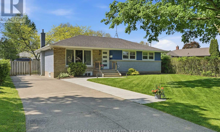 11 Brucedale Avenue