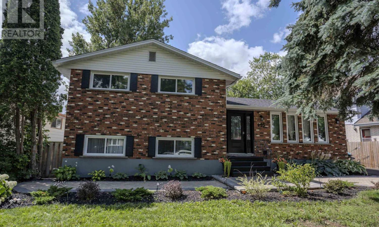 425 Chelsea Crescent