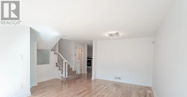 28 Chartwell Avenue, Ottawa, ON, K2G 6L6 - 12
