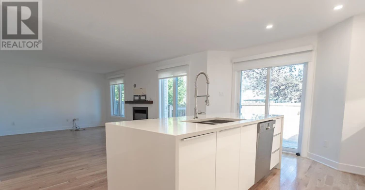 28 Chartwell Avenue, Ottawa, ON, K2G 6L6 - 18