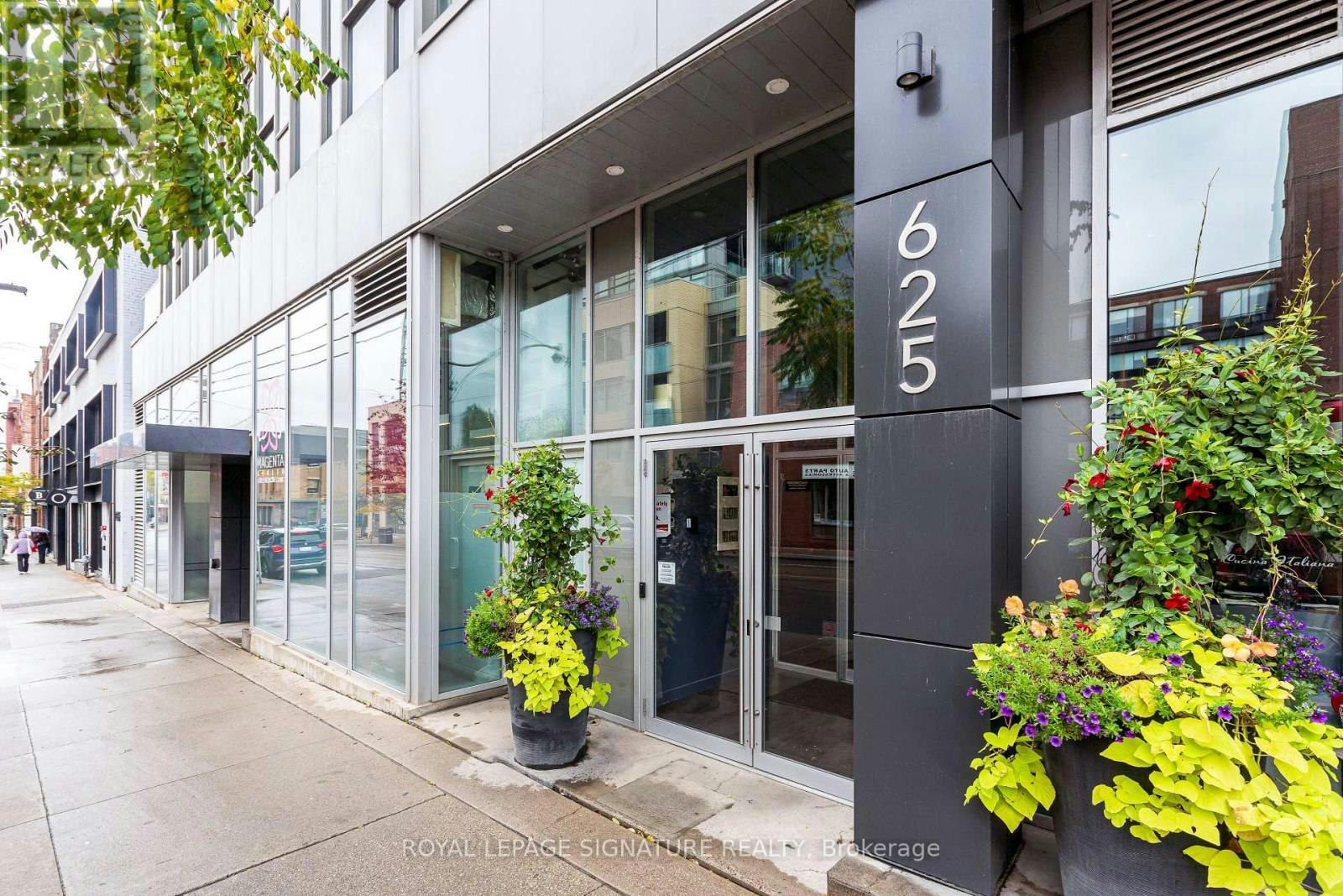 211-625 Queen Street E, Toronto, ON, M4M 1G7