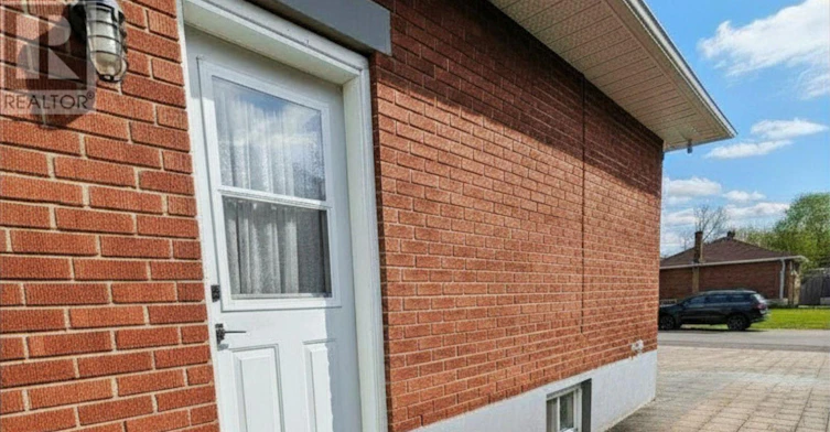 B-1307 Vancouver Avenue, Ottawa, ON, K1V 6T8