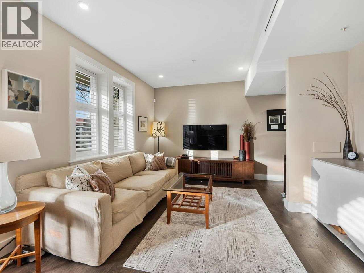 2898 Yukon Street, Vancouver, BC, V5Y 3R2
