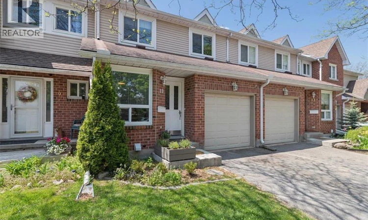 10-180 Highland Crescent