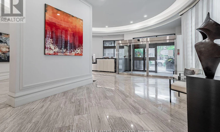 403-900 Yonge Street