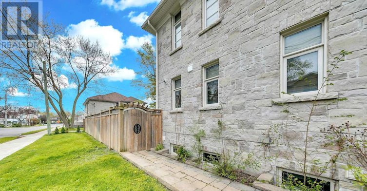 179 Greenfield Avenue, Toronto, ON, M2N 3E1 - 3