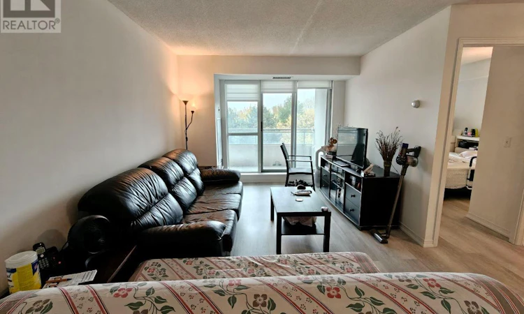 512-5001 Finch Avenue E