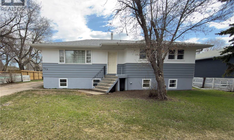 233 23rd Street W
