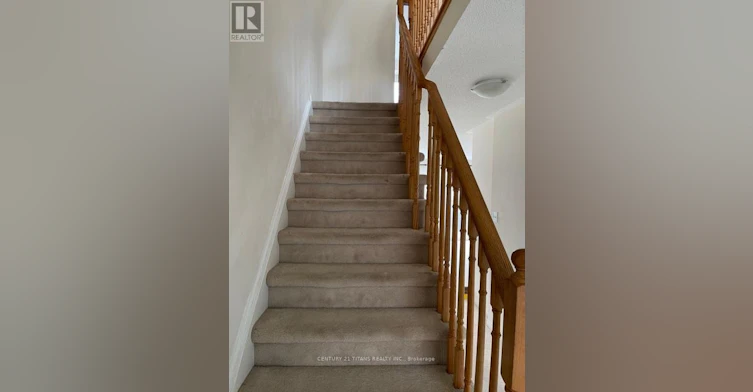 32 Etienne Street, Toronto, ON, M1L 0A4 - 17