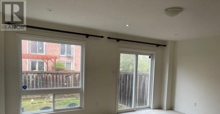 32 Etienne Street, Toronto, ON, M1L 0A4 - 7