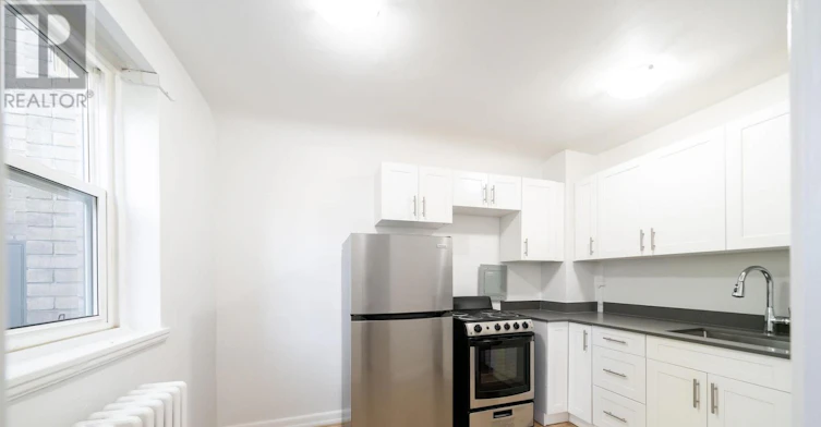 4-8 Mallory Gardens, Toronto, ON, M4V 2A6 - 8
