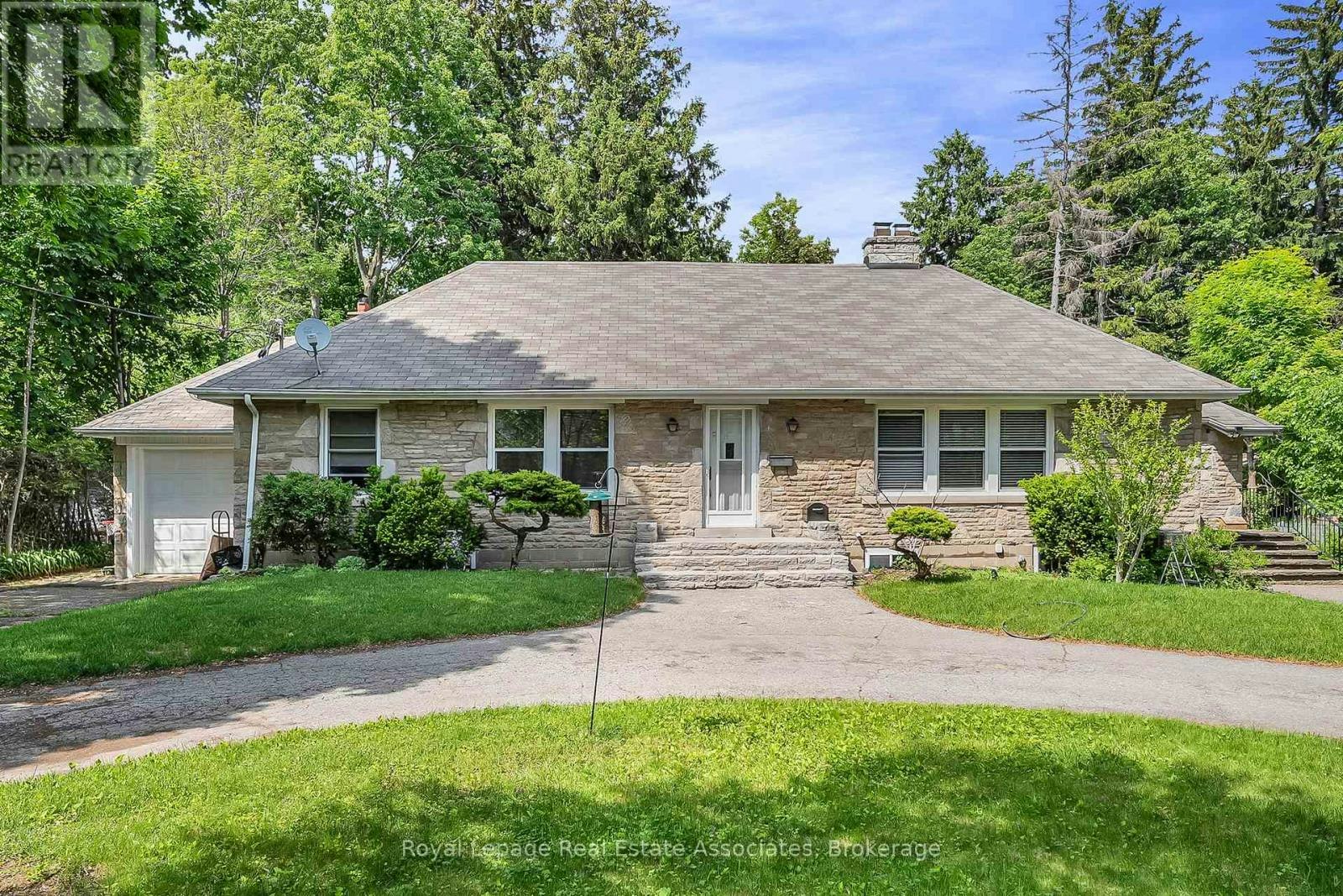 11 Ben Machree Drive, Mississauga, ON, L5H 2S2
