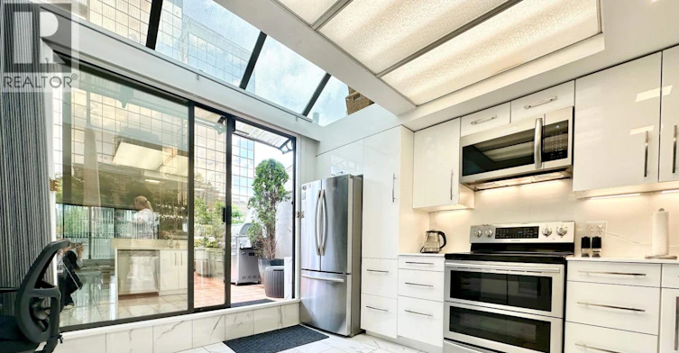 1006-850 Burrard Street, Vancouver, BC, V6Z 2J1 - 4