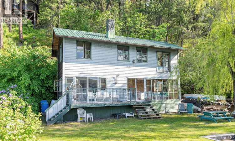 5867 Cosens Bay Road