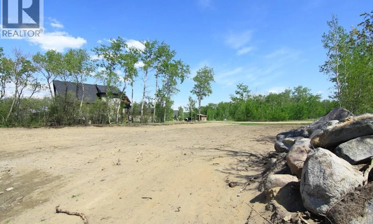 227 Lakeside Crescent