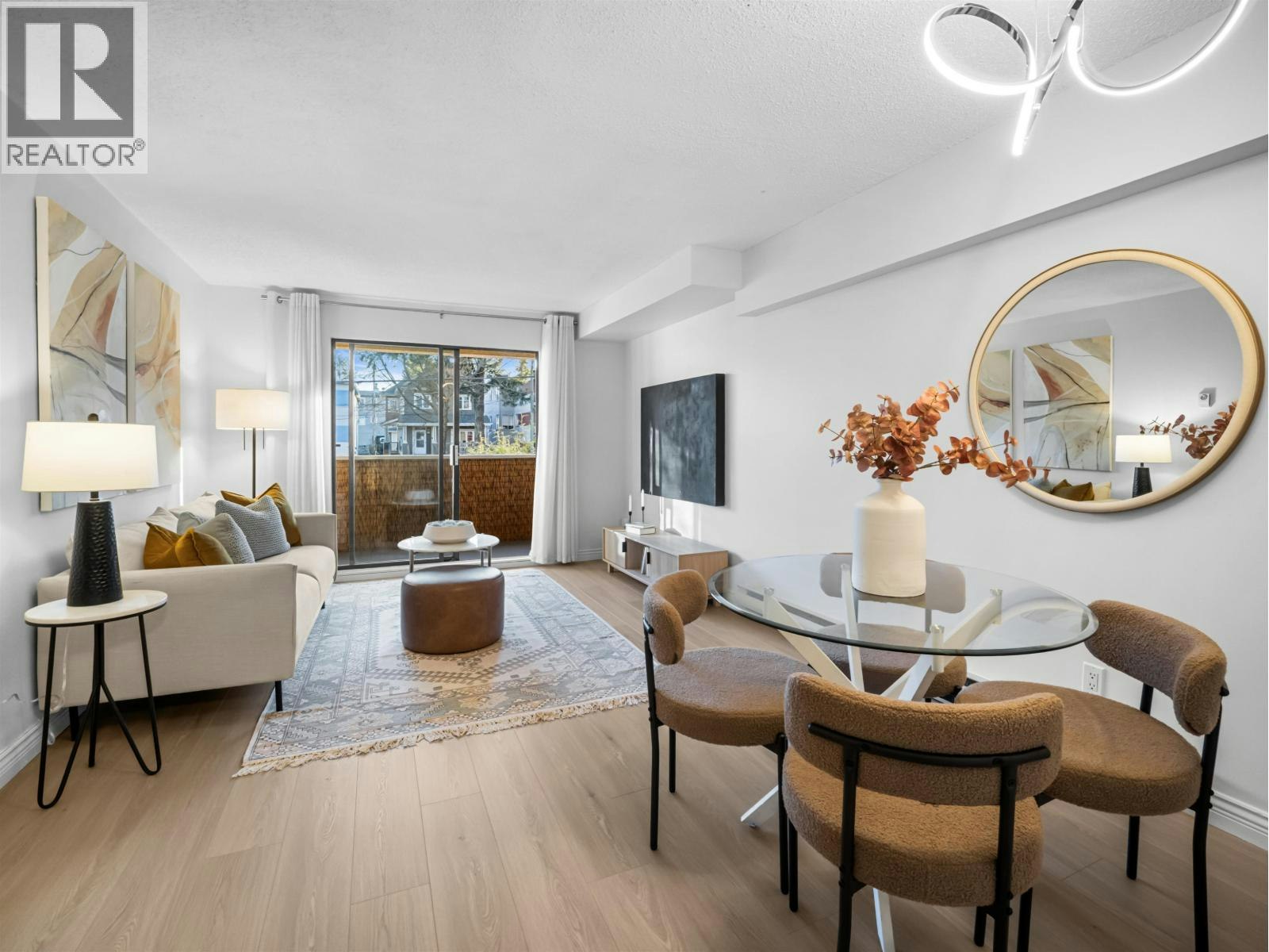 313-975 E Broadway, Vancouver, BC, V5T 1Y3
