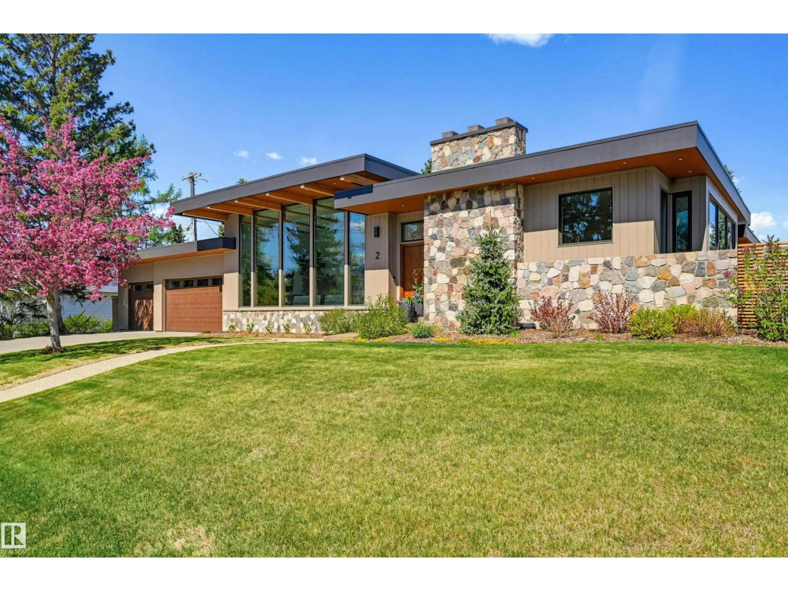 2 Valleyview Cr NW, Edmonton, AB, T5R 5S4