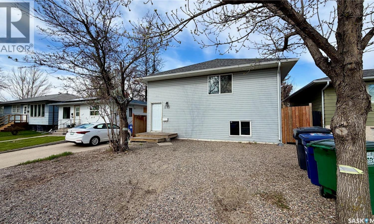 215 V Avenue N