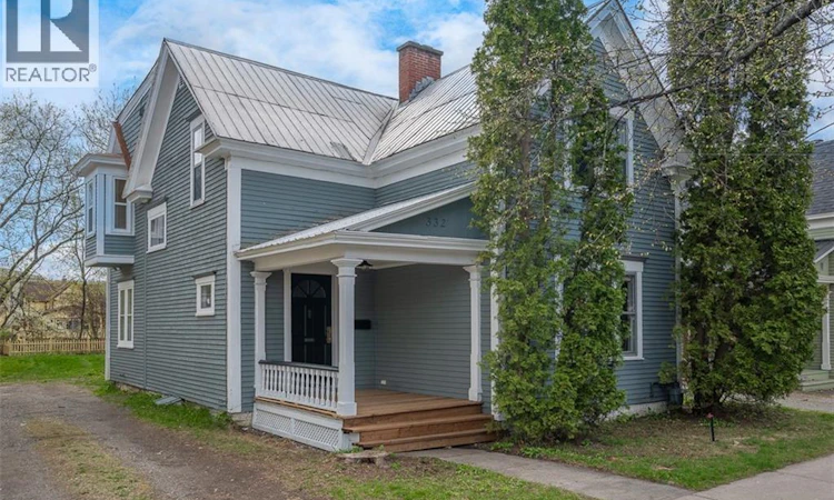 332 Saunders Street