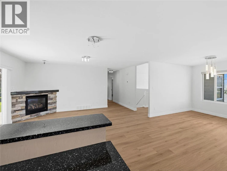 2850 Evergreen Drive, Penticton, BC, V2A 7T1 - 3